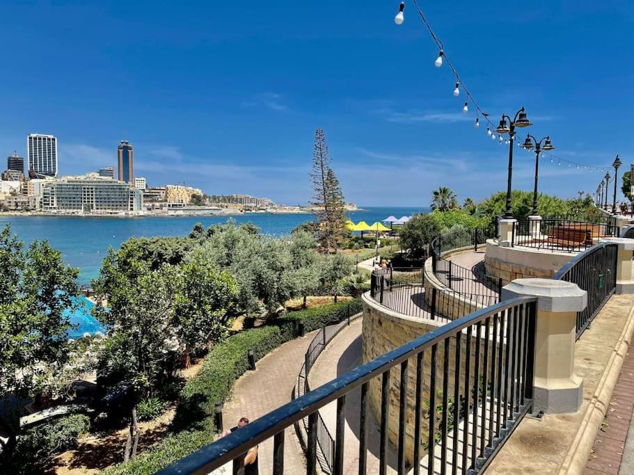 Sea View Penthouse In Tas-Sliema Lägenhet Exteriör bild